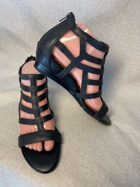 Sofft Black Strappy Gladiator Sandals - Women. Size 8,5
